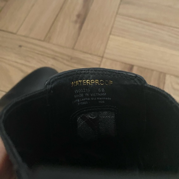 Cole Haan black waterproof Chelsea boot size 6 - Picture 4 of 7